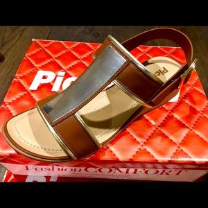 Piccadilly Comfort Tech Double T-Bar Sandals Sz 7